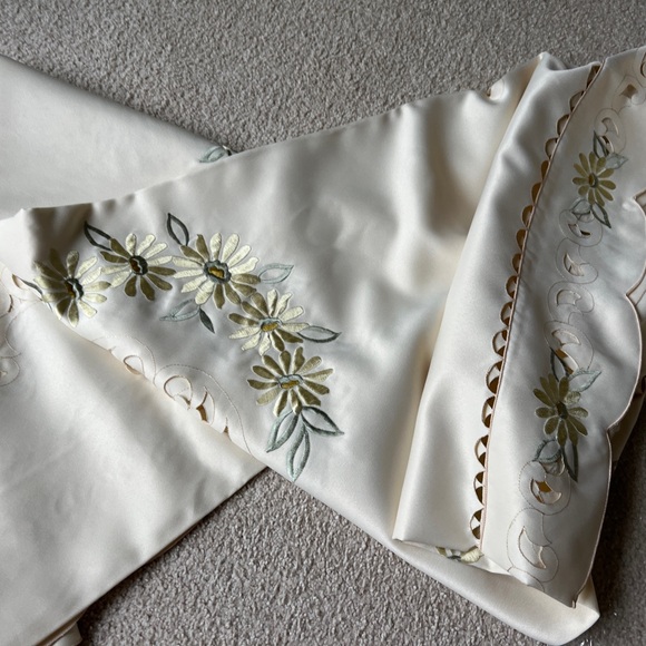 Ivory Embroidery Organza Floral 72”X108” 12 Table Cloths Napkins Wedding Party - Picture 7 of 9